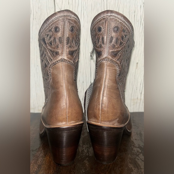 Corral Women's Urban Line Tan Ankle Booties-NWT - Picture 4 of 9